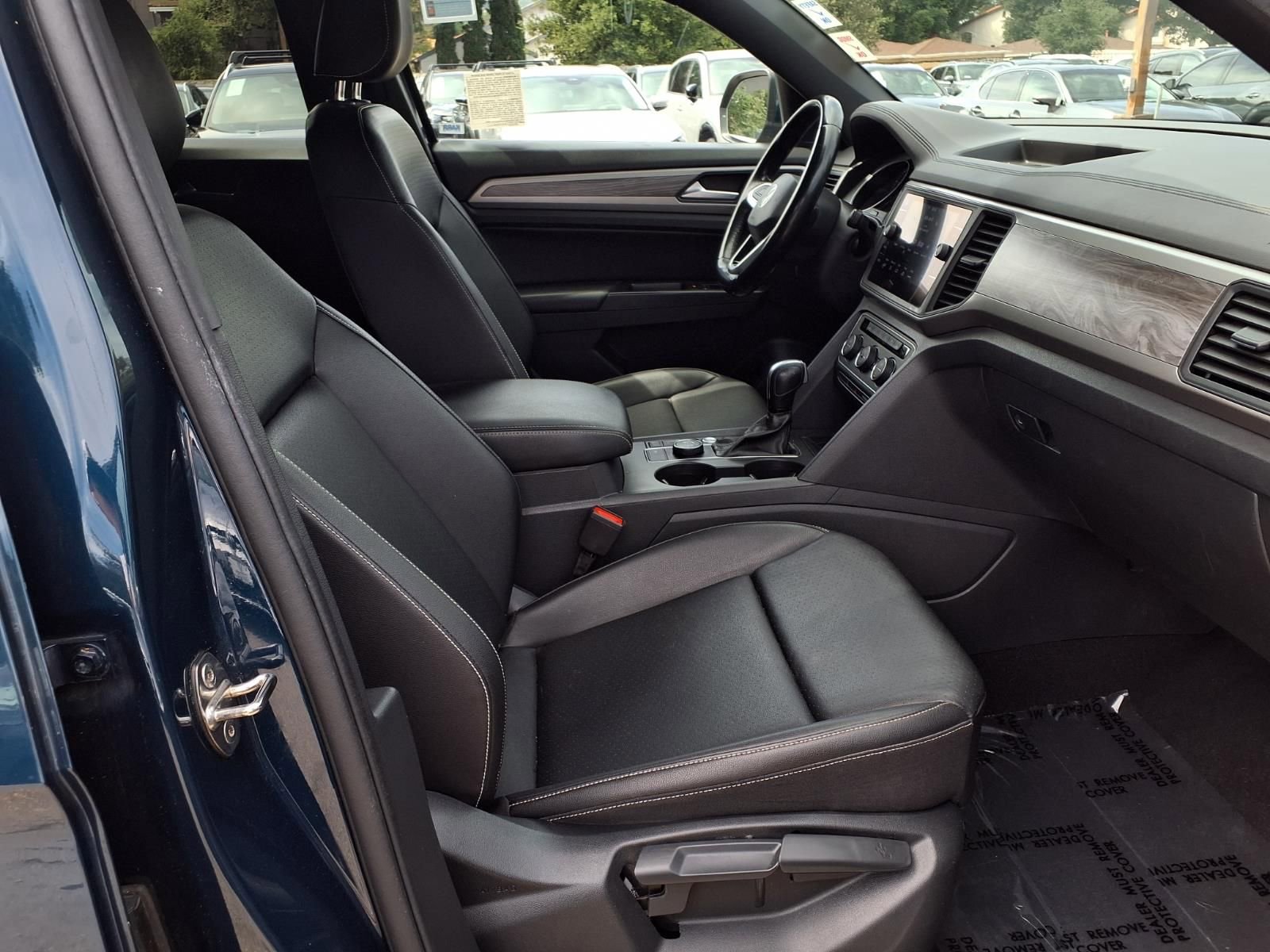 Used 2020 Volkswagen Atlas Cross Sport SE w/ Panoramic Sunroof Package image 24