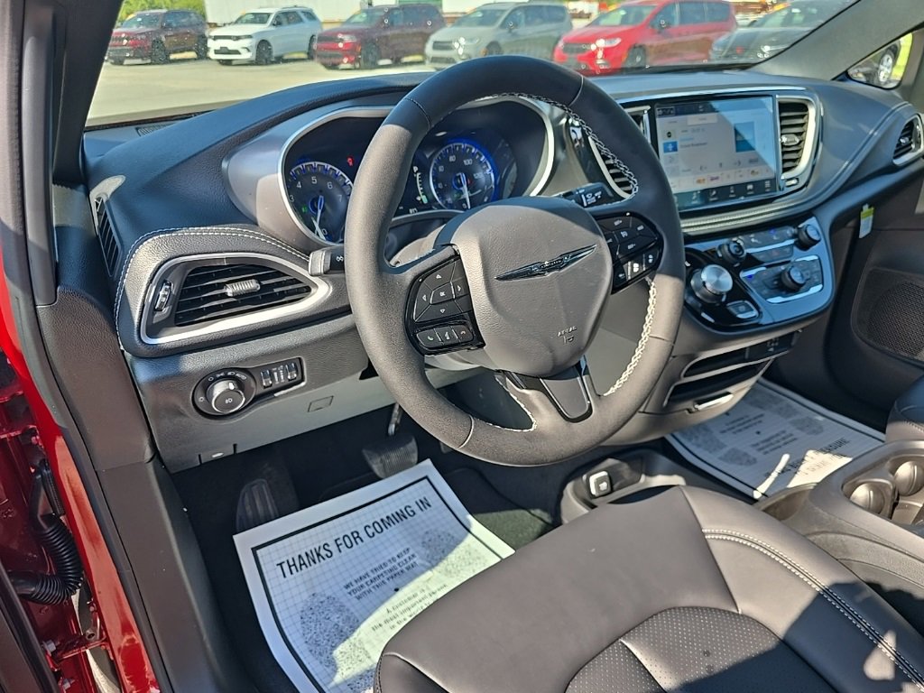 New 2026 Chrysler Pacifica Select image 14