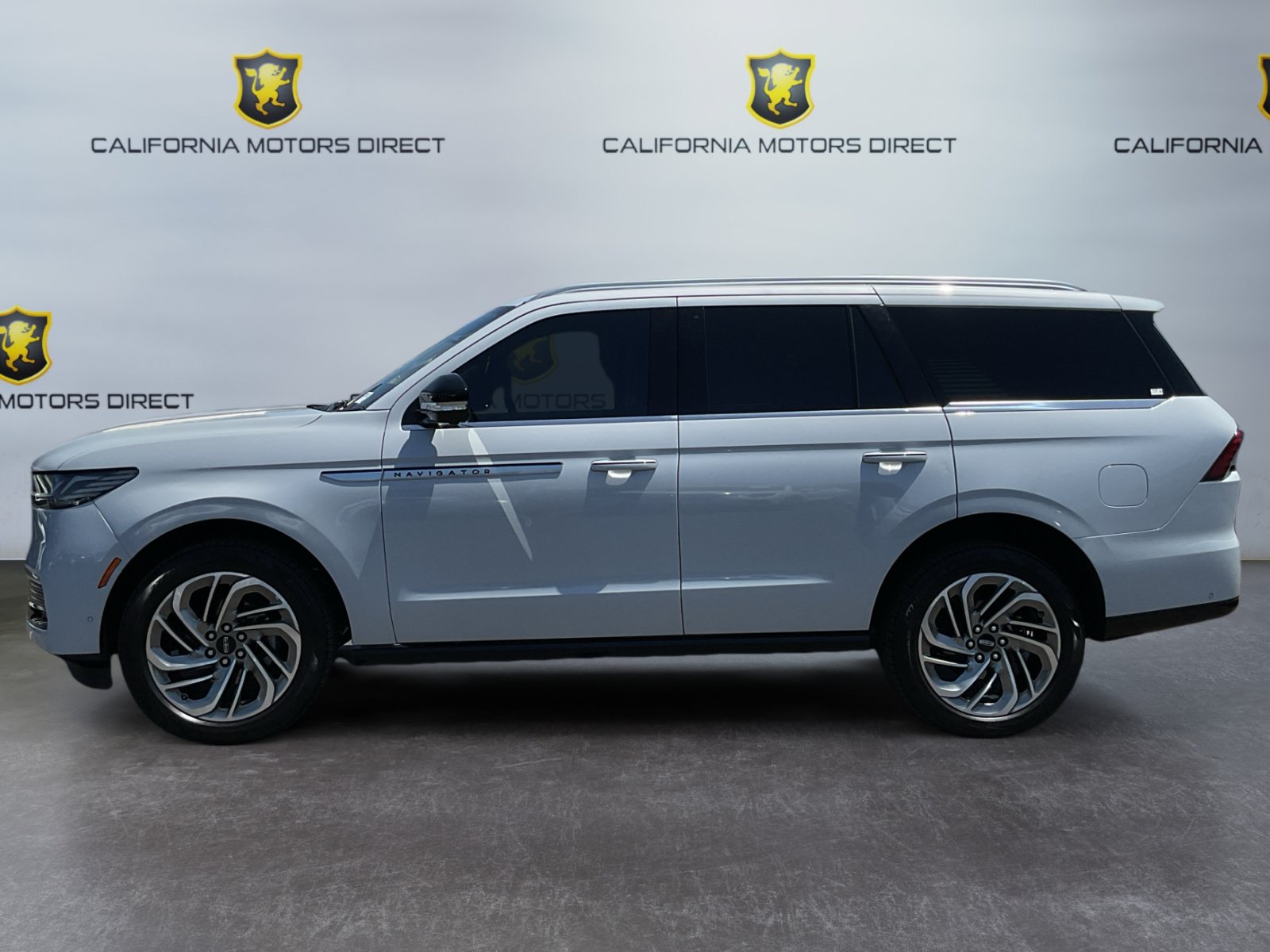 Used 2025 Lincoln Navigator Reserve AWD/4WD image 8