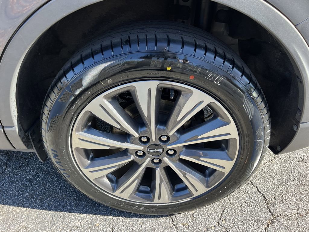 Used 2021 Lincoln Corsair Reserve w/ Equipment Group 201A image 16