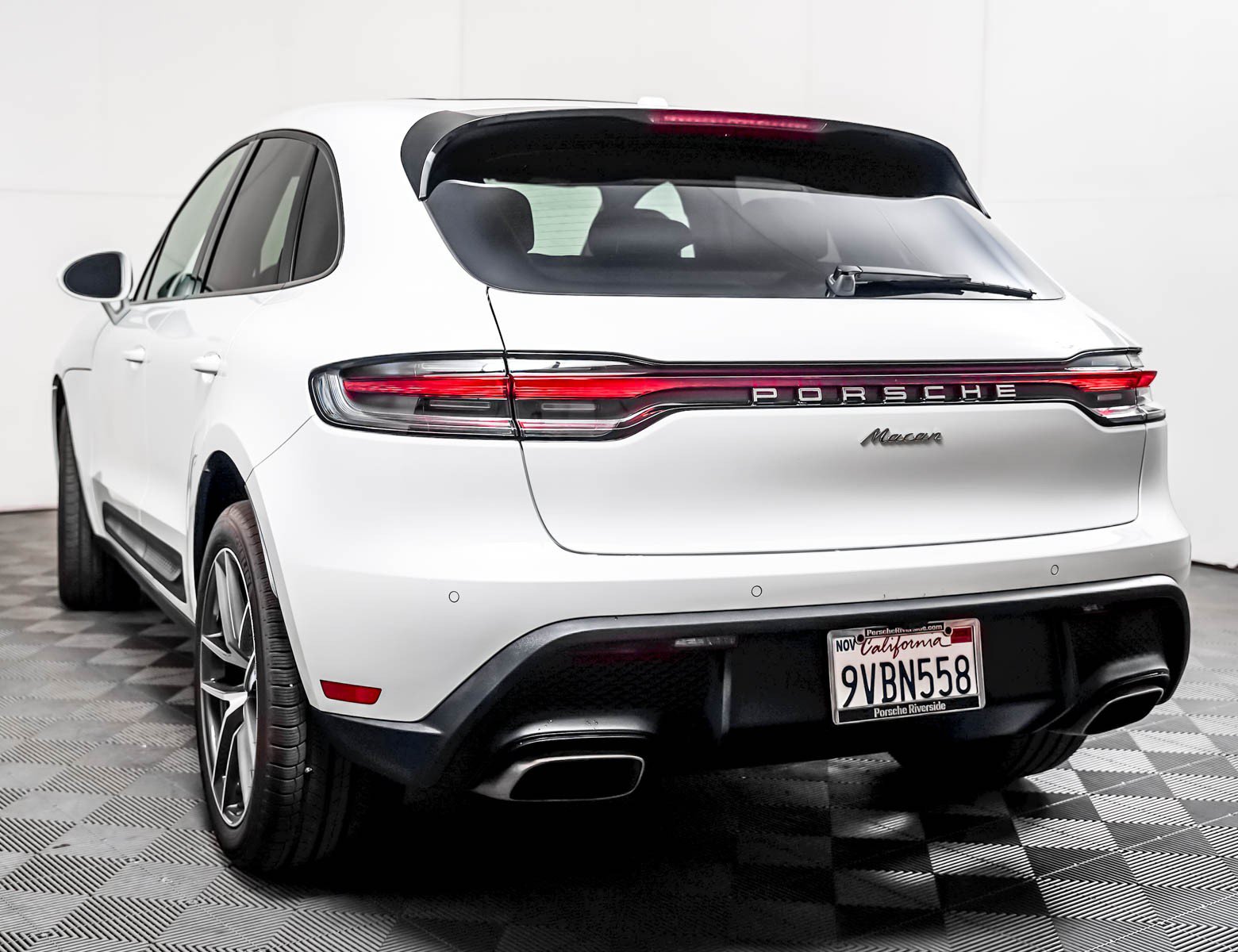 Certified 2026 Porsche Macan AWD/4WD image 3