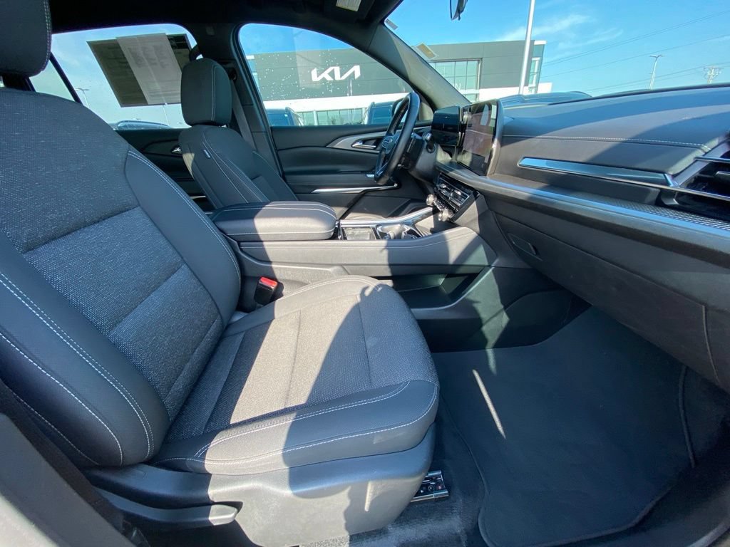 Used 2024 Chevrolet Traverse LT FWD image 30