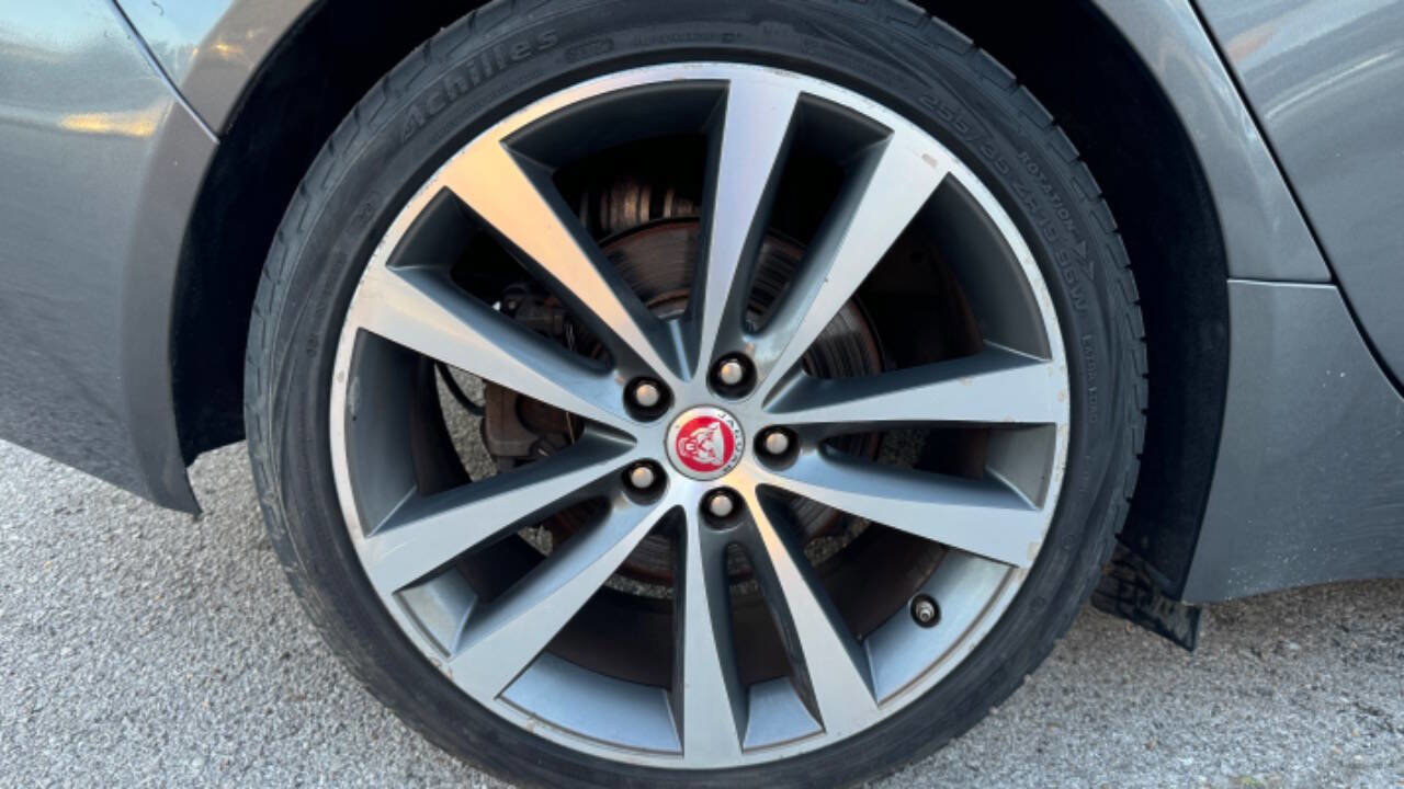 Used 2017 Jaguar XE Prestige image 34