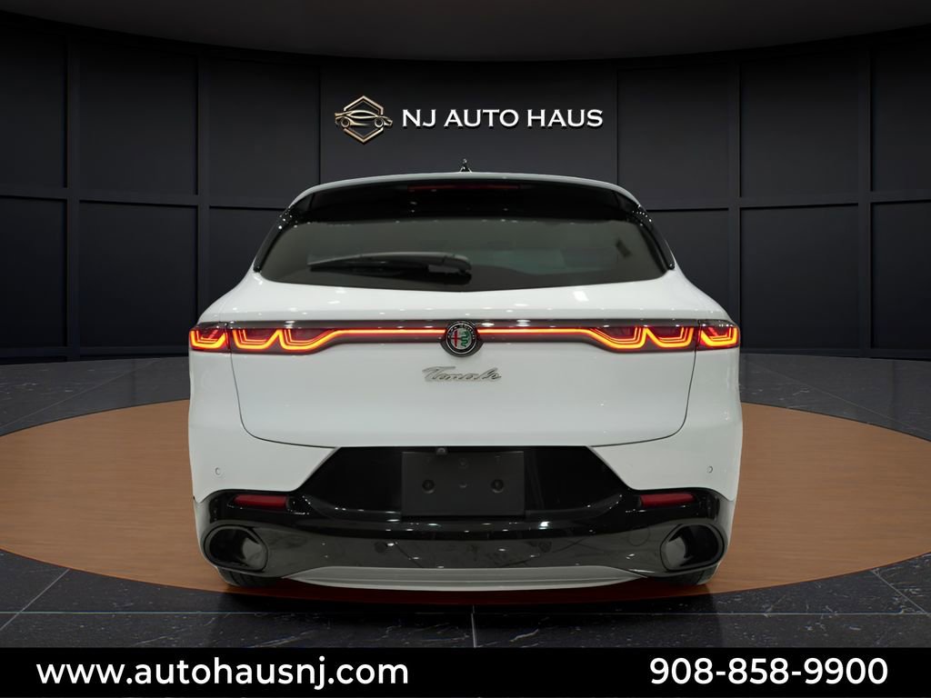 Used 2024 Alfa Romeo Tonale Ti w/ Premium Interior Package AWD/4WD image 3