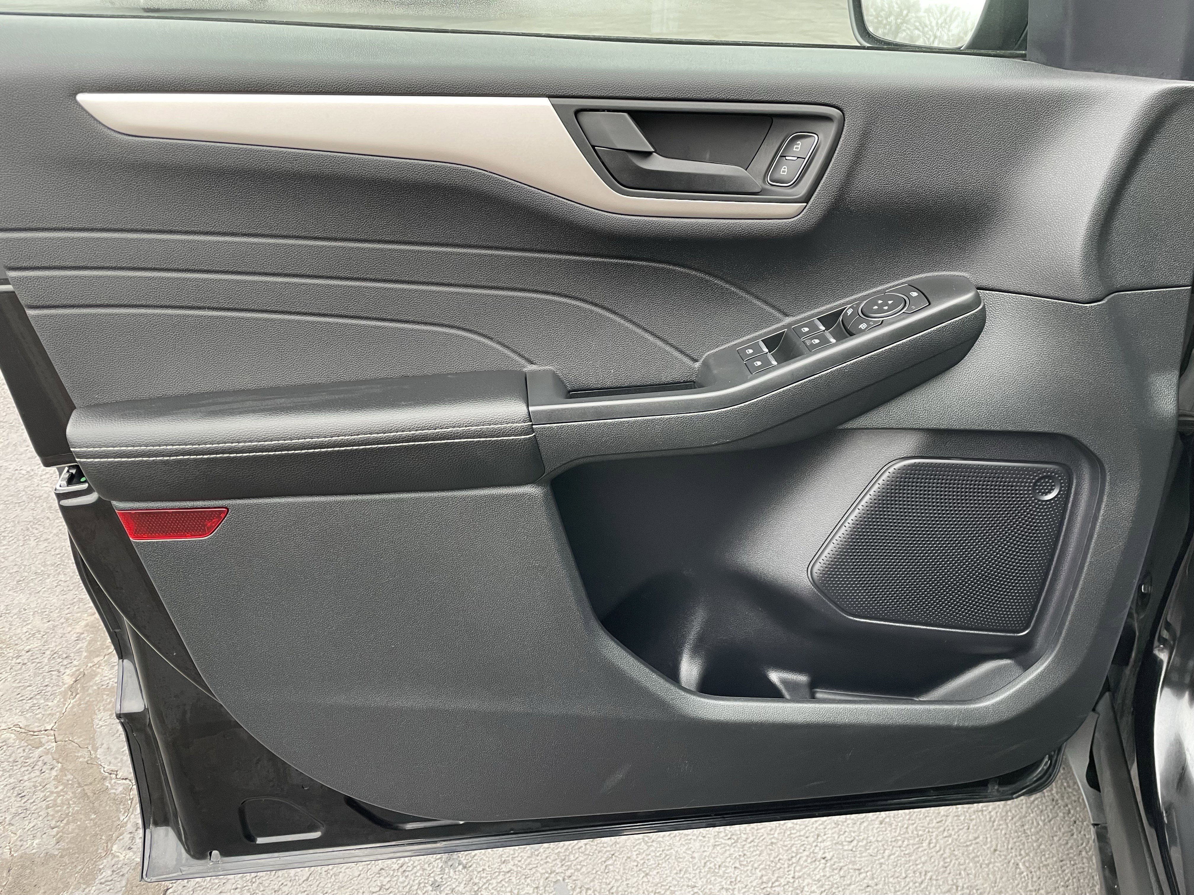 Used 2022 Ford Escape SE w/ Cold Weather Package image 11