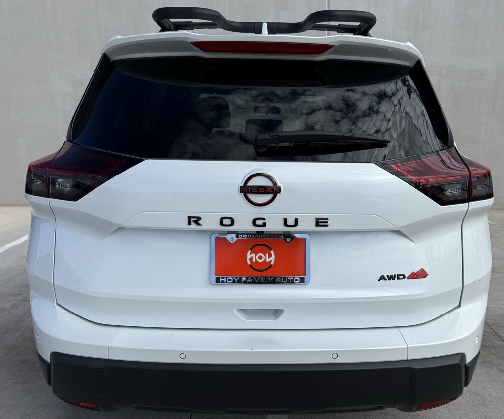 Used 2025 Nissan Rogue SV image 4