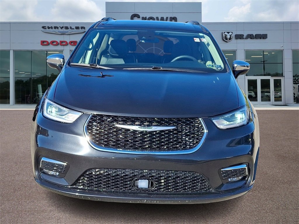 Used 2023 Chrysler Pacifica Limited image 2