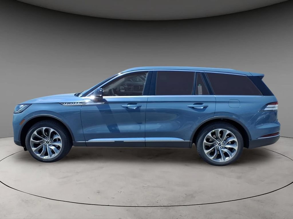 New 2026 Lincoln Aviator Reserve RWD image 2