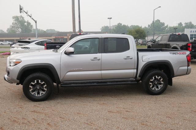 Used 2018 Toyota Tacoma TRD Off-Road w/ Technology Package AWD/4WD image 8