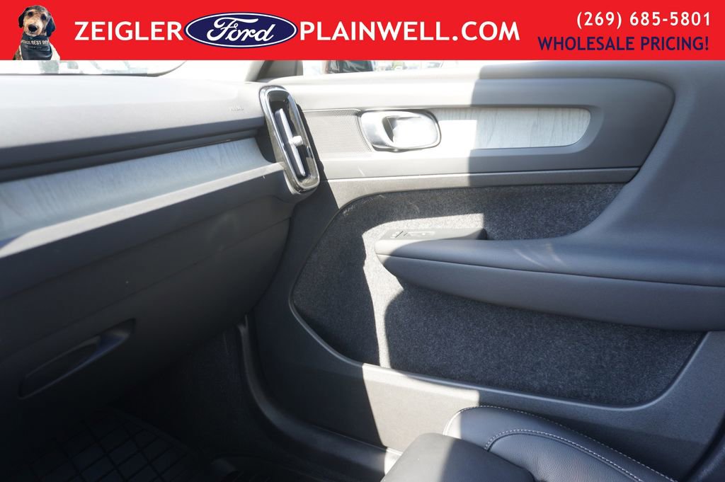 Used 2023 Volvo XC40 B5 Plus w/ Protection Package Premier image 34