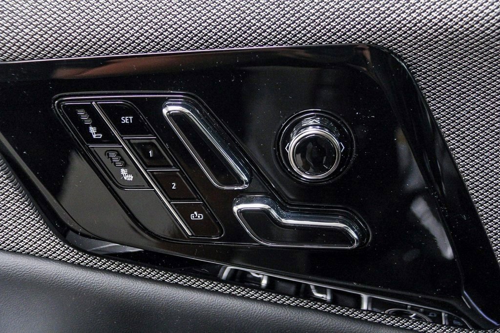 Certified 2025 Cadillac Optiq Luxury 1 image 24