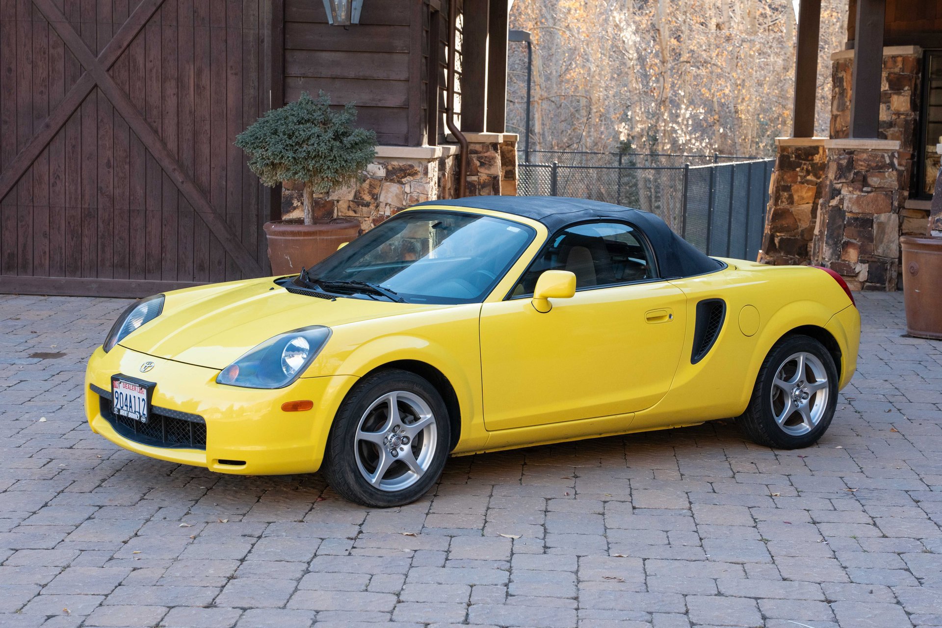 Used 2001 Toyota MR2 image 4