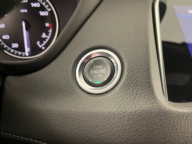 Used 2023 Cadillac XT4 Luxury w/ Cold Weather Package AWD/4WD image 25