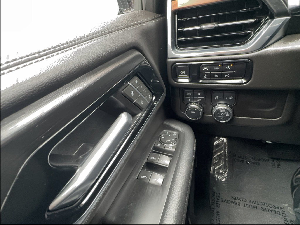 Used 2025 GMC Yukon Denali AWD/4WD image 47
