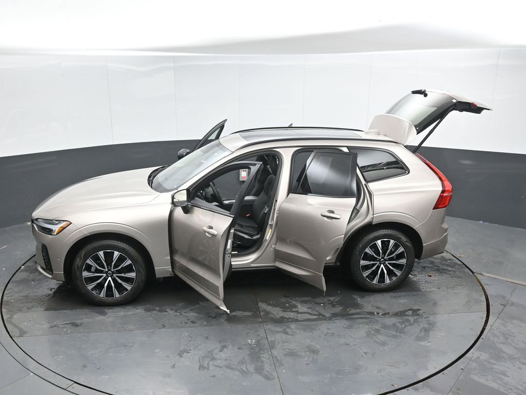 Used 2025 Volvo XC60 B5 Plus AWD/4WD image 47