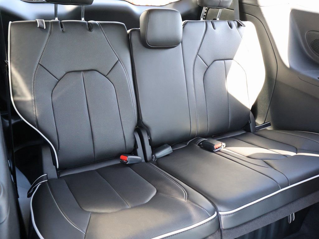 New 2026 Chrysler Pacifica Limited w/ S Appearance Package FWD image 12