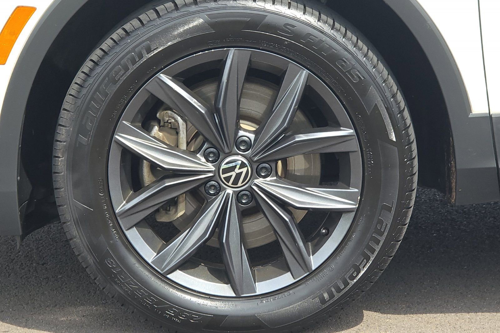 Used 2023 Volkswagen Tiguan SE AWD/4WD image 31