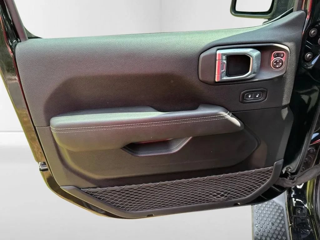 Used 2021 Jeep Wrangler Unlimited Sahara AWD/4WD image 13