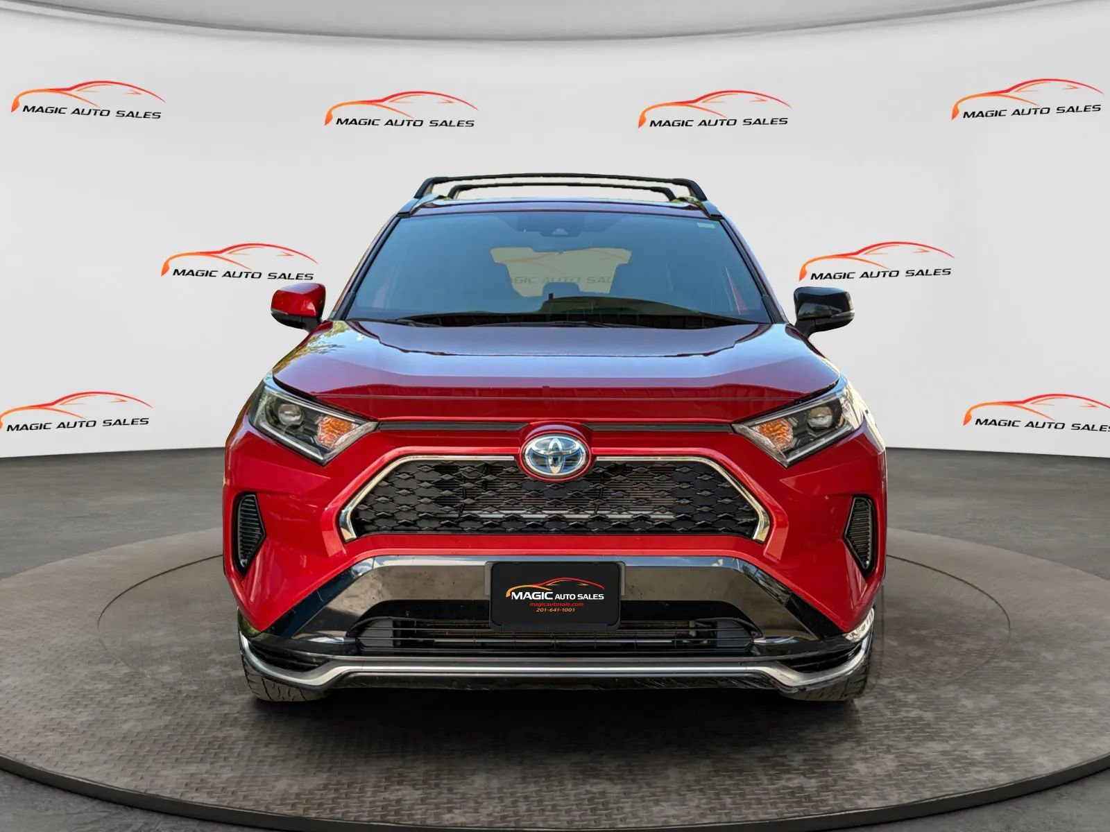 Used 2021 Toyota RAV4 SE w/ Weather & Moonroof Package AWD/4WD image 3