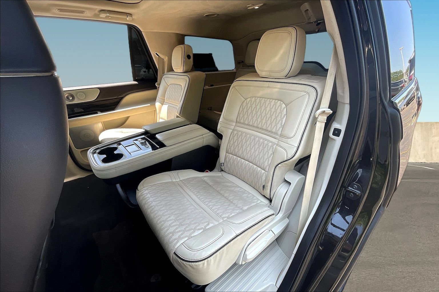 Used 2020 Lincoln Navigator Black Label w/ Cargo Convenience Package AWD/4WD image 21