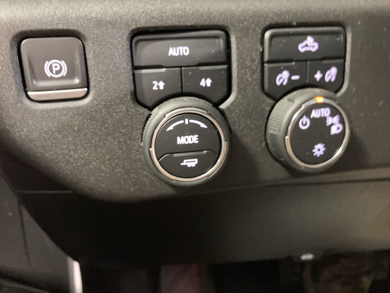 Used 2023 Chevrolet Silverado 1500 LT AWD/4WD image 13