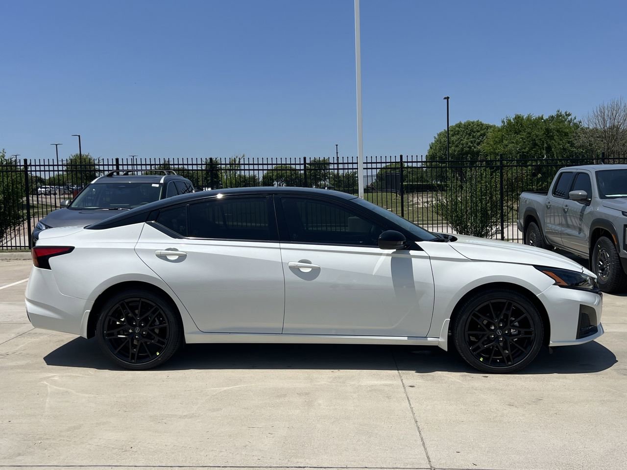 New 2026 Nissan Altima 2.5 SR FWD image 3