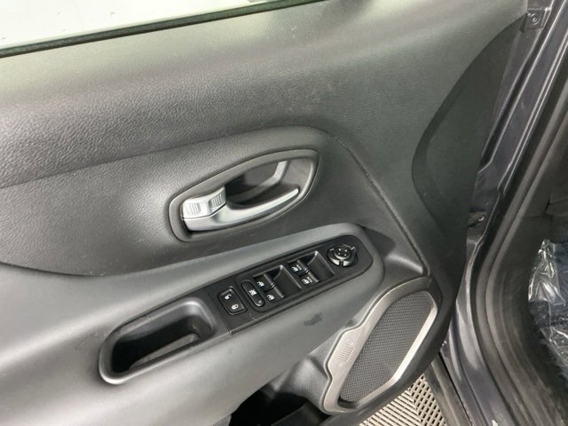 Used 2022 Jeep Renegade Latitude image 13