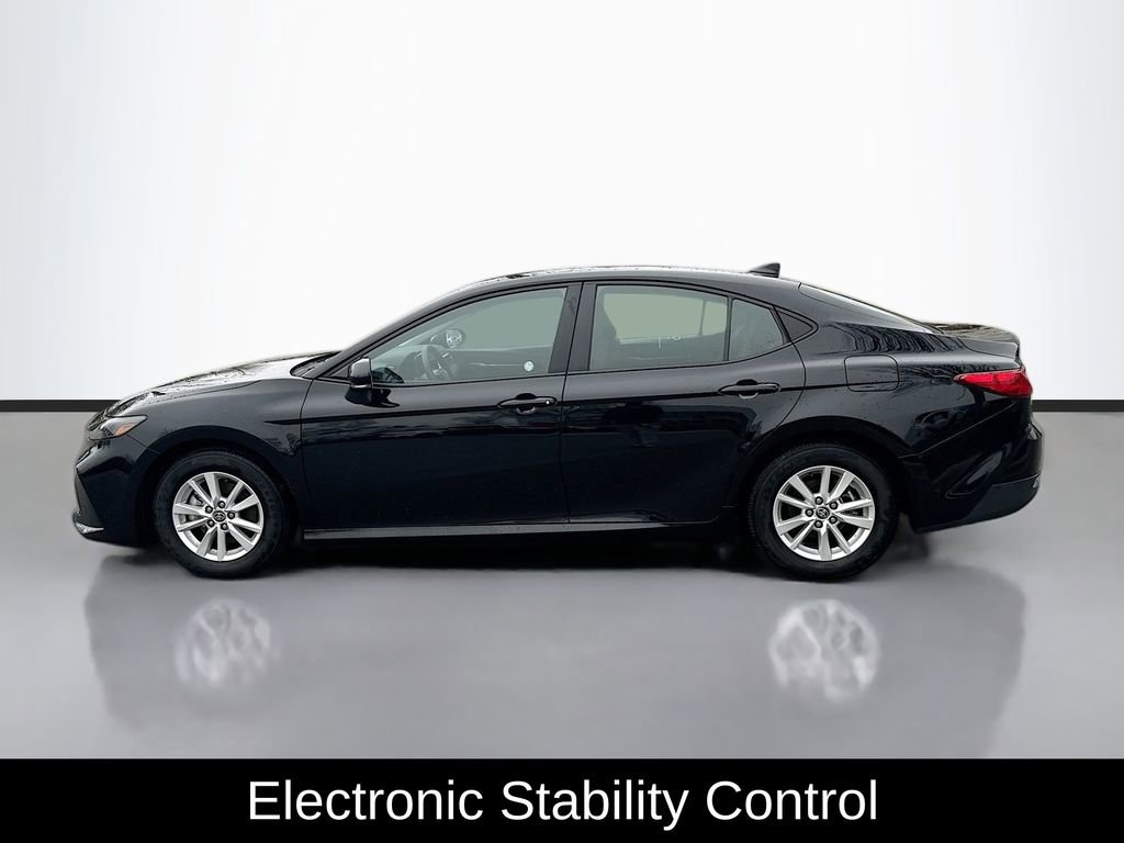 Used 2025 Toyota Camry LE image 7