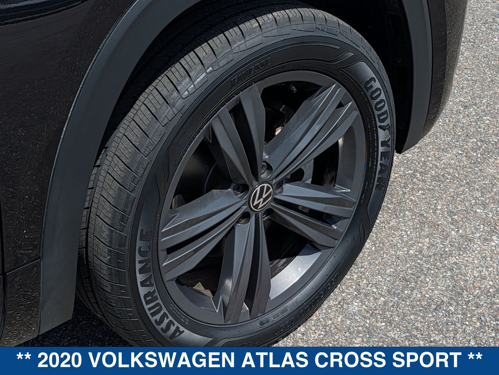 Used 2020 Volkswagen Atlas Cross Sport SE w/ Panoramic Sunroof Package FWD image 13