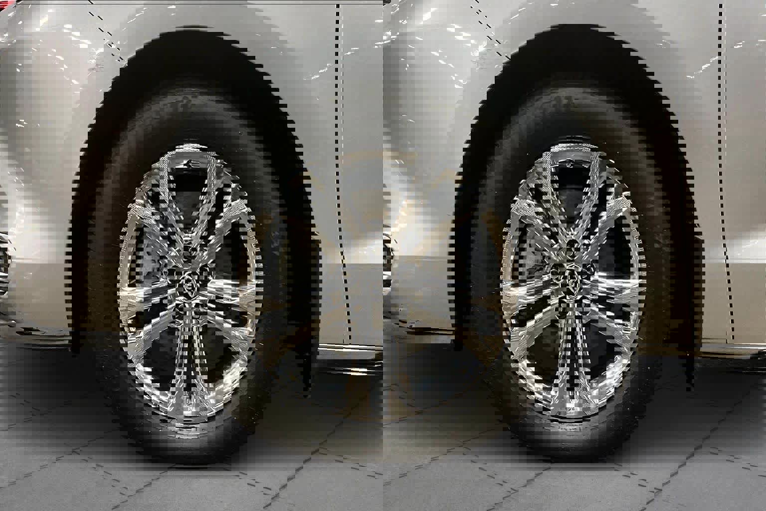 Used 2024 Toyota Sienna Platinum image 11