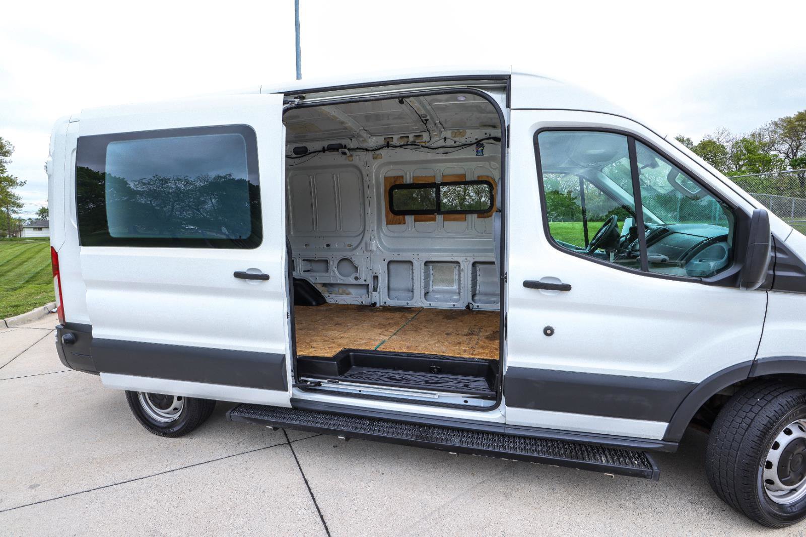 Used 2015 Ford Transit 150 148 Medium Roof RWD image 9