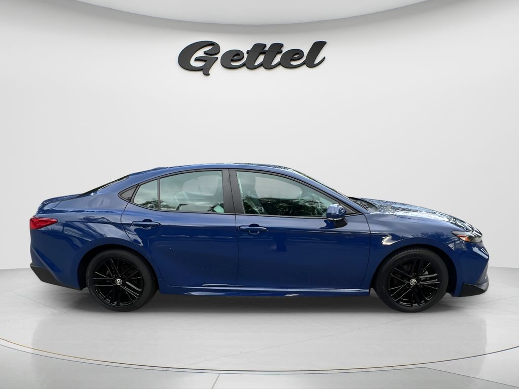 Used 2025 Toyota Camry SE FWD image 4