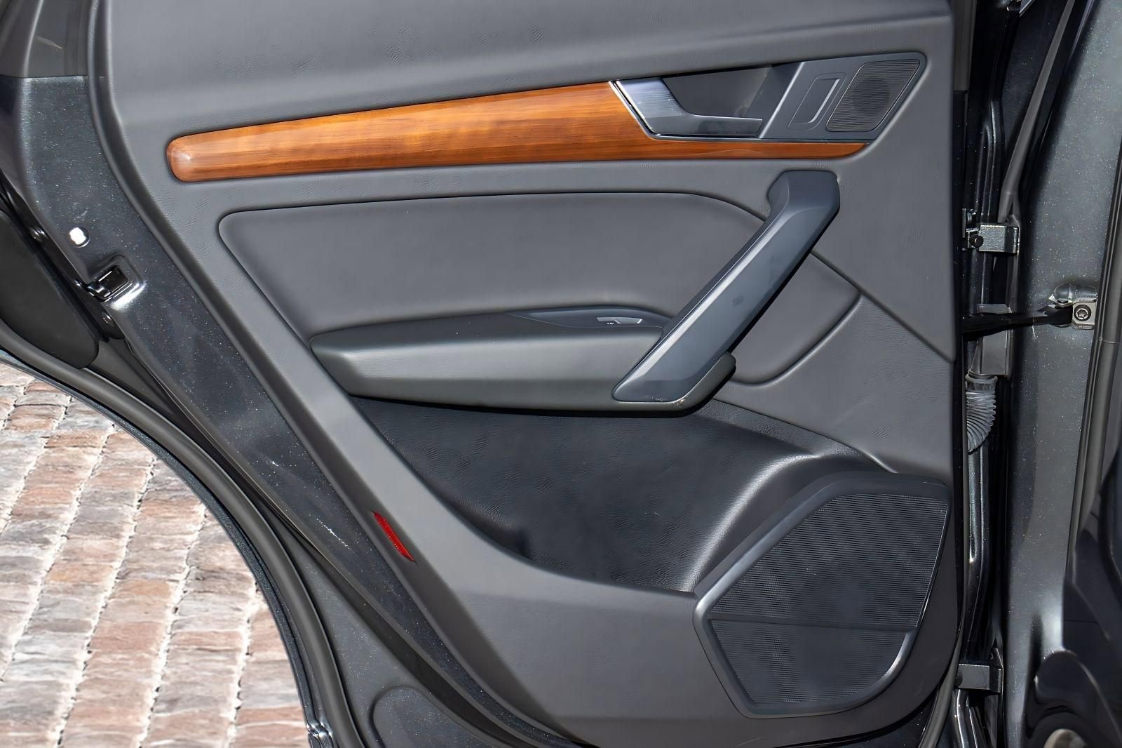 Used 2023 Audi Q5 2.0T Premium w/ Convenience Package image 16