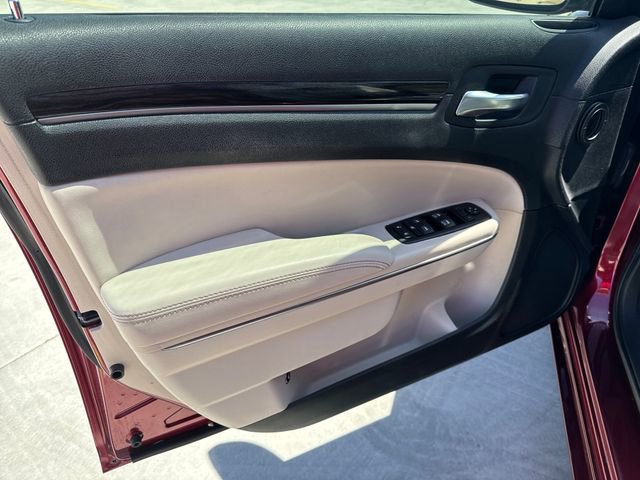 Used 2016 Chrysler 300 Limited w/ Driver Convenience Group image 10