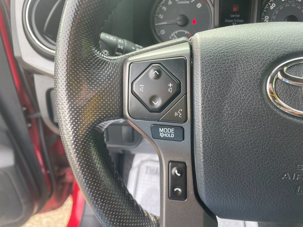 Used 2016 Toyota Tacoma TRD Sport AWD/4WD image 16