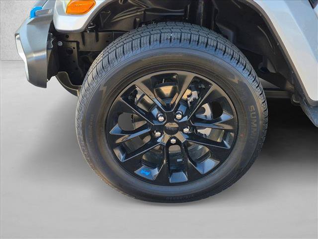 Used 2022 Jeep Wrangler Unlimited Sahara w/ Cold Weather Group AWD/4WD image 9