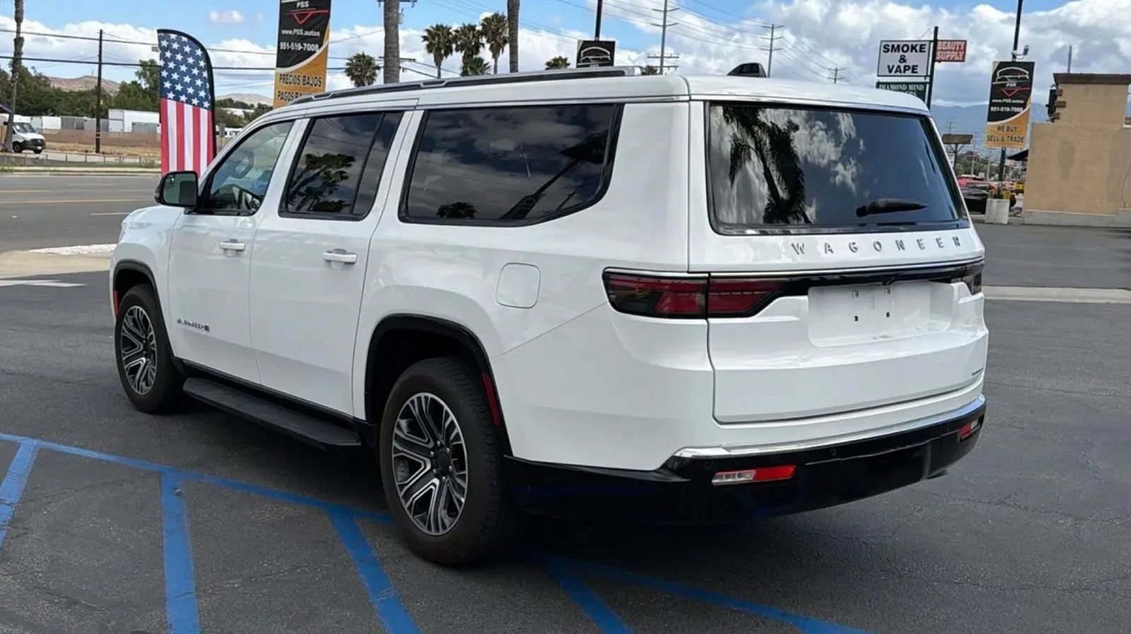 Used 2024 Jeep Wagoneer L Series II w/ Flexible Seating Group AWD/4WD image 4