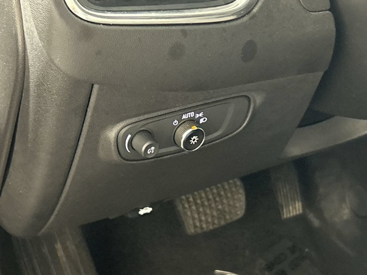 Used 2024 Chevrolet Equinox LS w/ LS Convenience Package FWD image 12
