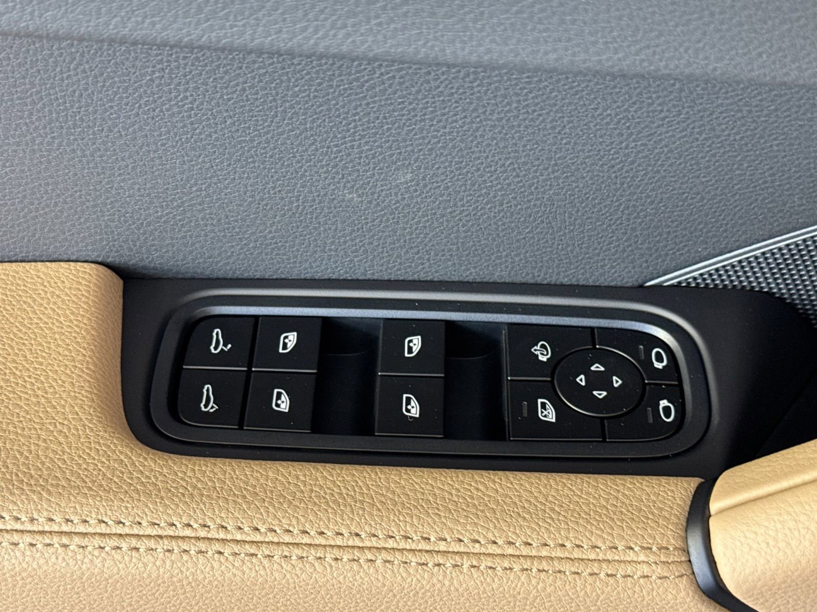 New 2026 Porsche Cayenne image 13
