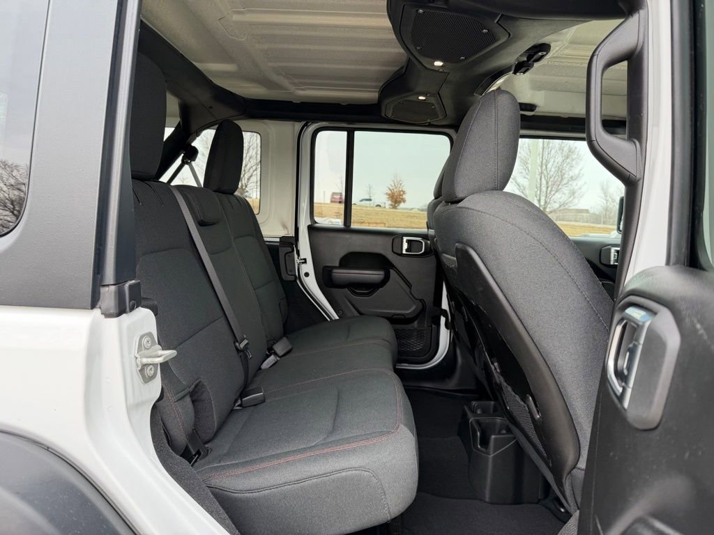 Used 2024 Jeep Wrangler Rubicon image 12