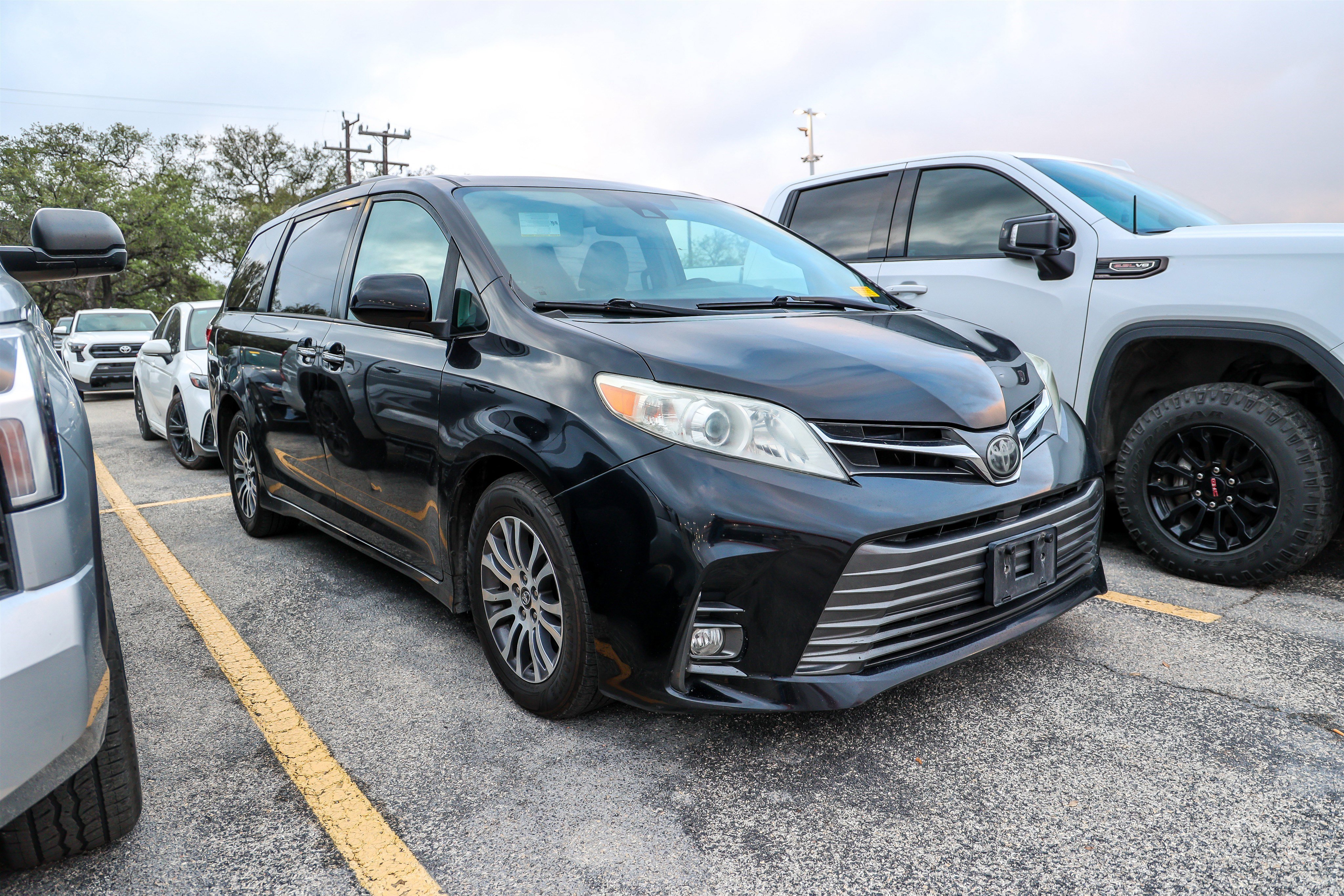 Used 2019 Toyota Sienna XLE FWD image 6