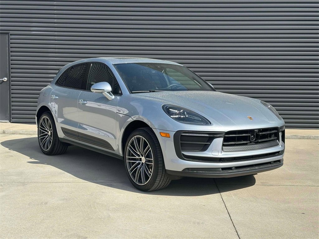 Used 2025 Porsche Macan image 9