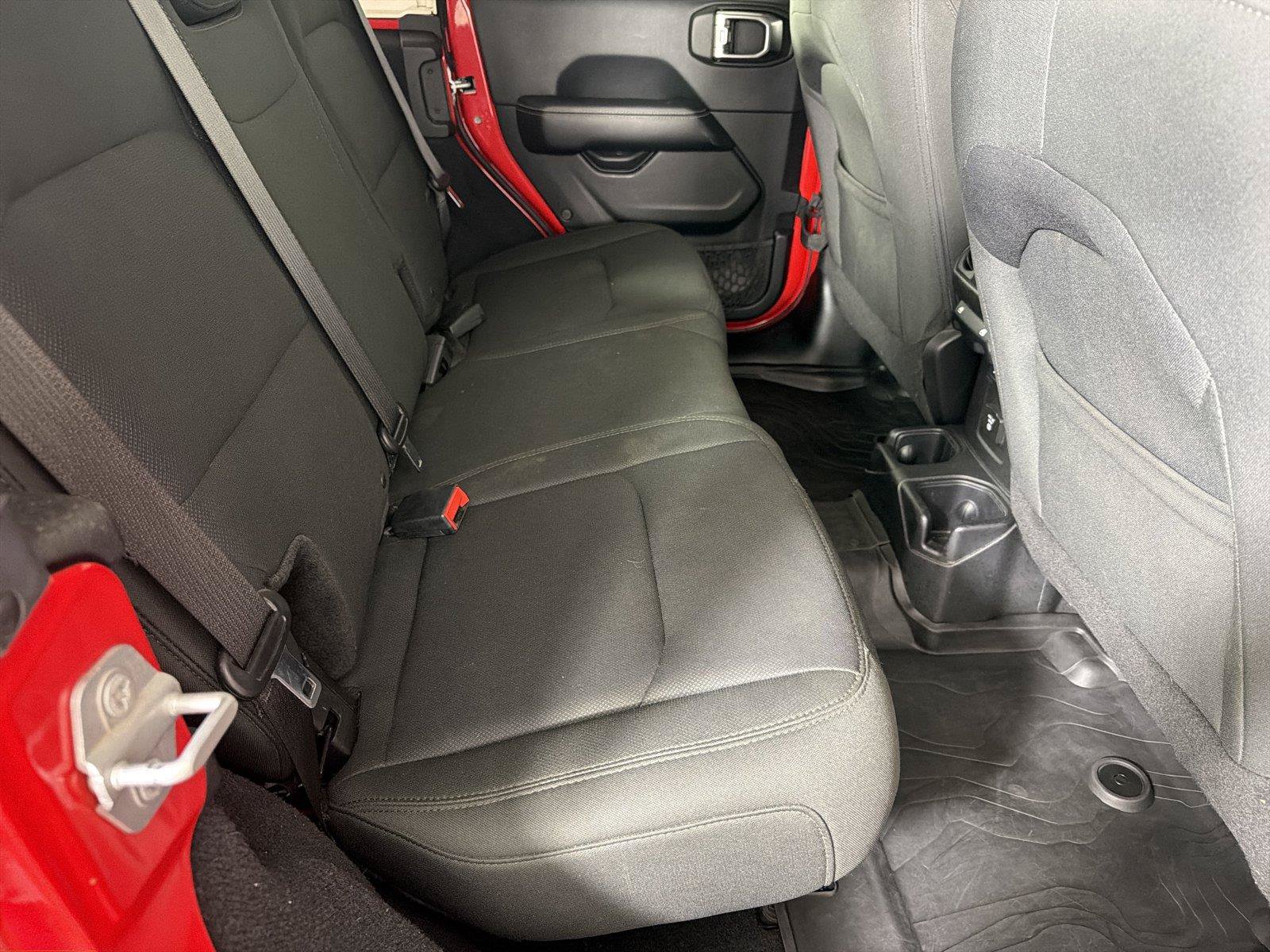 Used 2018 Jeep Wrangler Unlimited Sahara AWD/4WD image 14