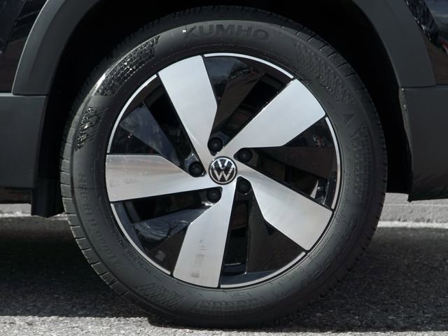 Used 2025 Volkswagen Taos S image 13