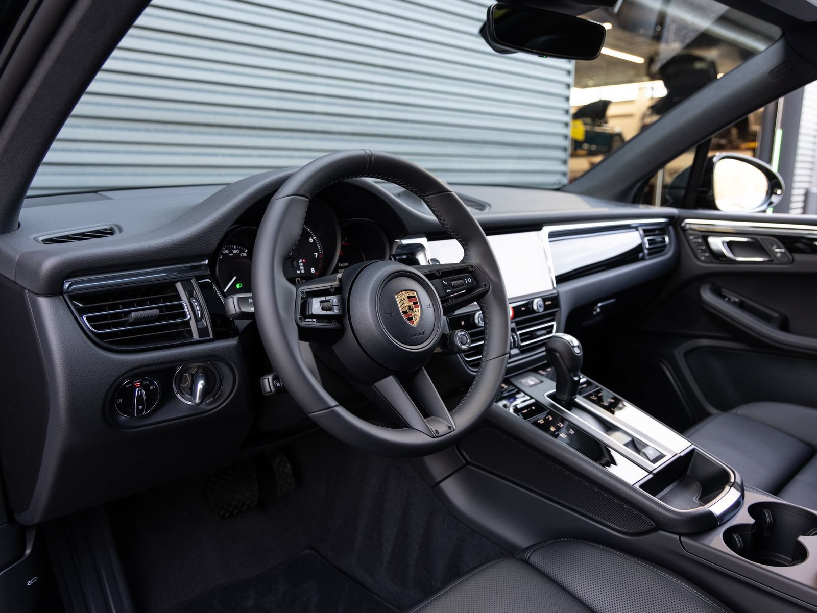 New 2026 Porsche Macan AWD/4WD image 4