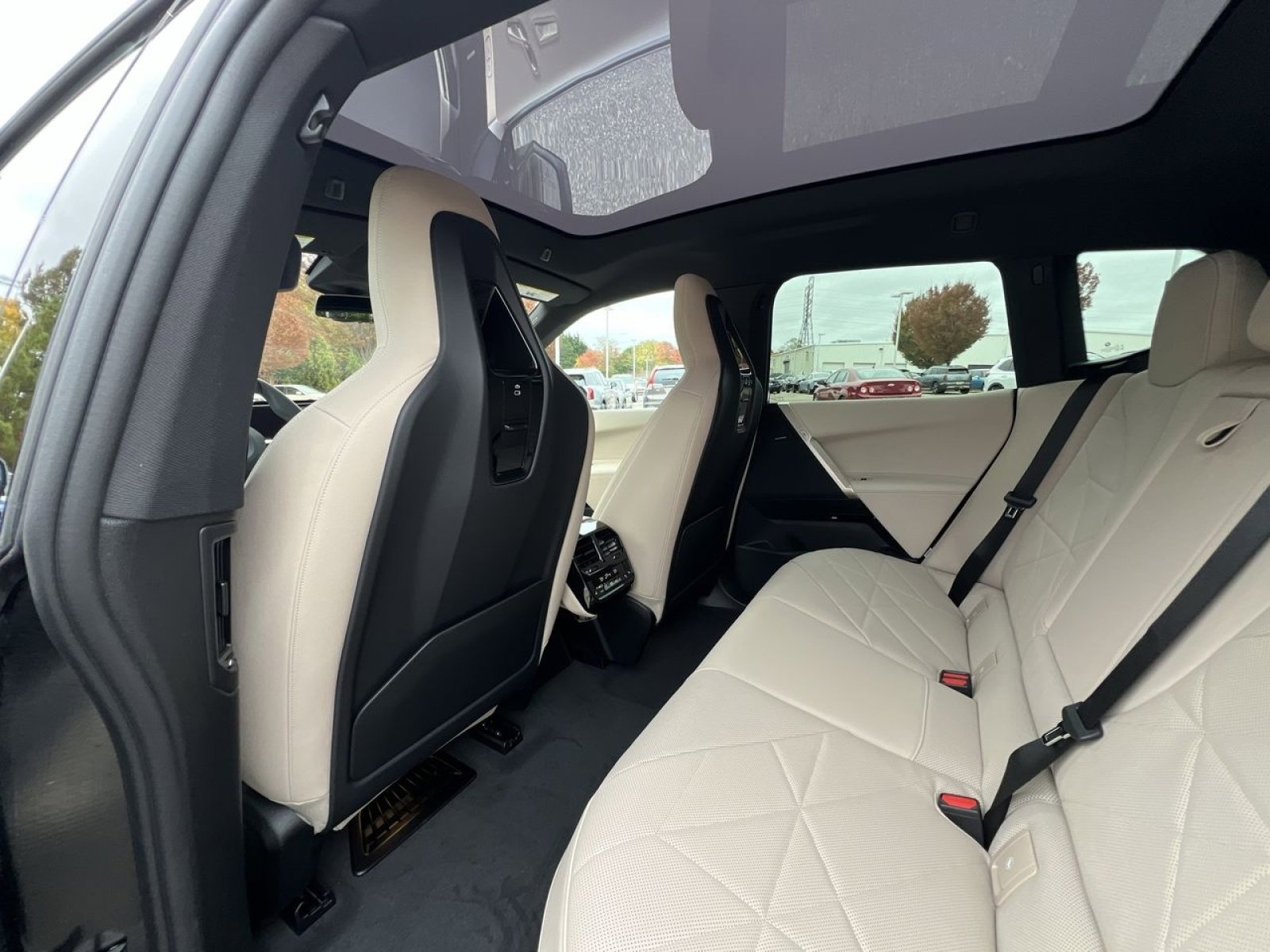 New 2026 BMW iX xDrive60 image 23