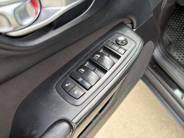 Used 2015 Jeep Cherokee Latitude w/ Comfort/Convenience Group AWD/4WD image 13