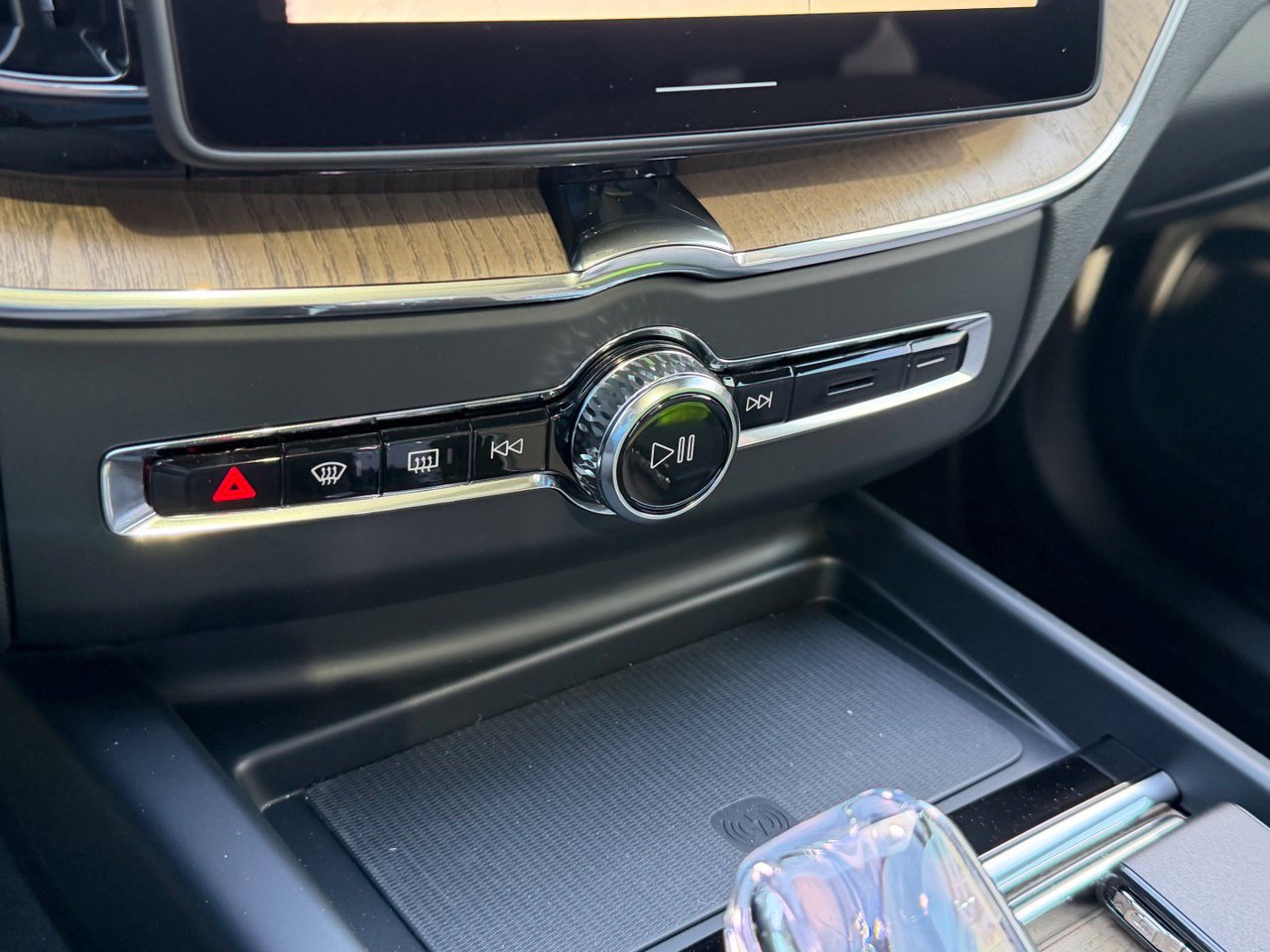 New 2027 Volvo XC60 B5 Plus AWD/4WD image 18