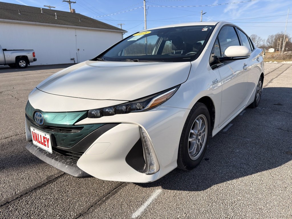 Used 2018 Toyota Prius Prime Premium image 16