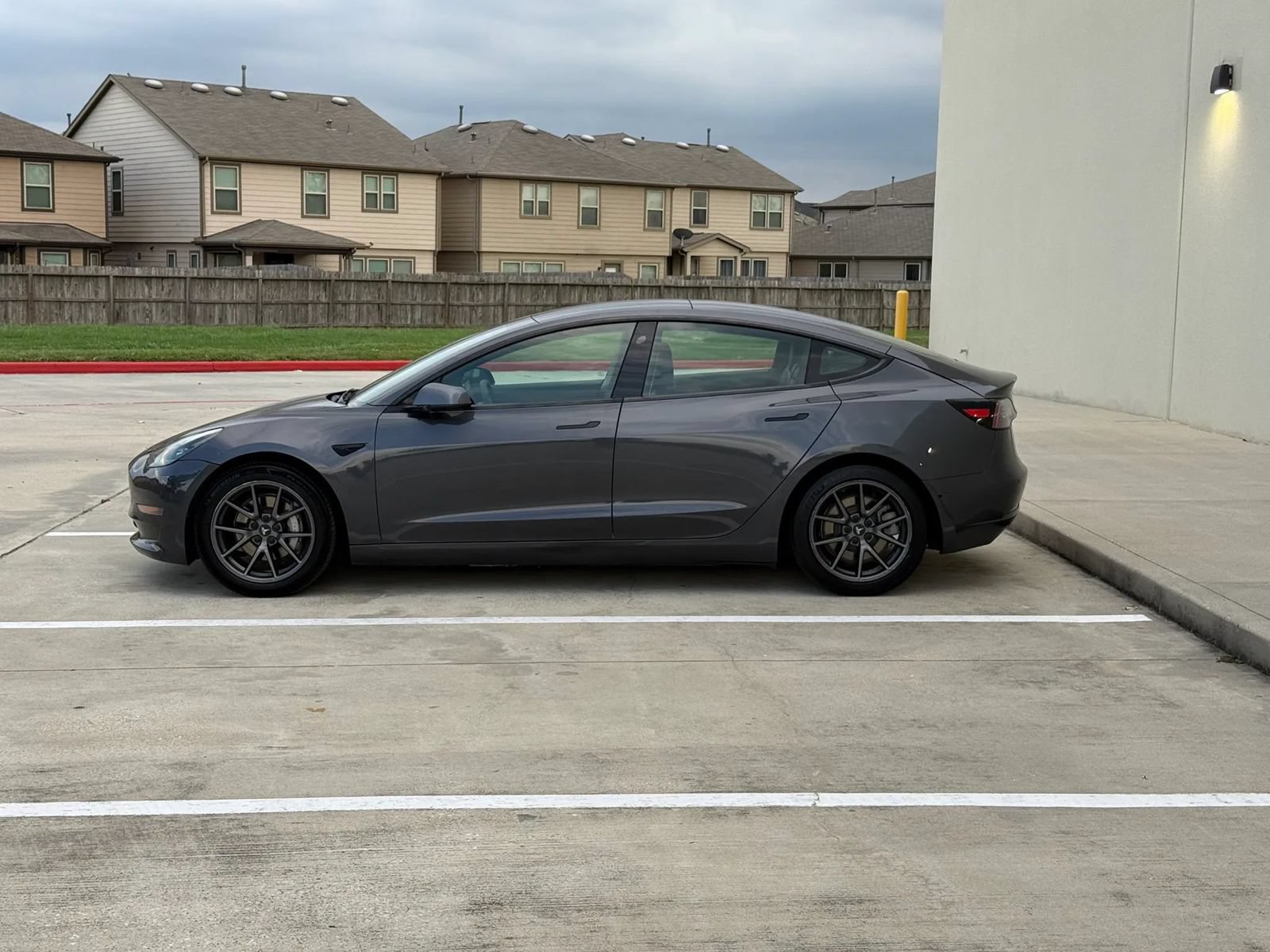 Used 2021 Tesla Model 3 Standard Range Plus RWD image 4